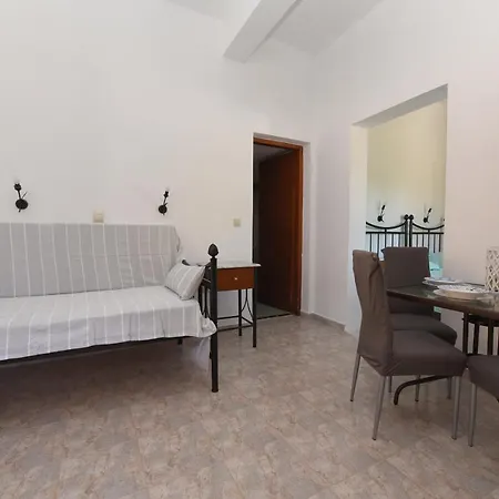 Klotho Posidhonia (Syros)